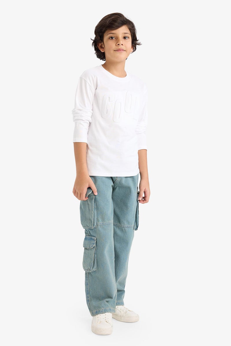 ديفاكتو تيشيرت كم طويل بطبعة شعار اوفر سايز برقبة مستديرة - Image 2